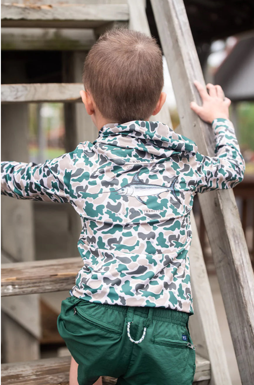 KID'S PRO PERFORMANCE HOODIE T-SHIRT IN BREAK POINT CAMO WITH SWORDFISH